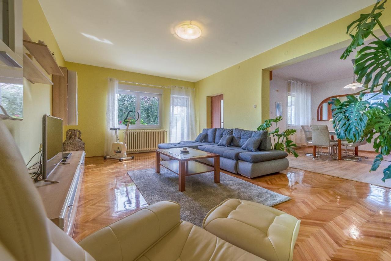 Apartments Villa Odesa With Shared Pool Zadar Eksteriør billede