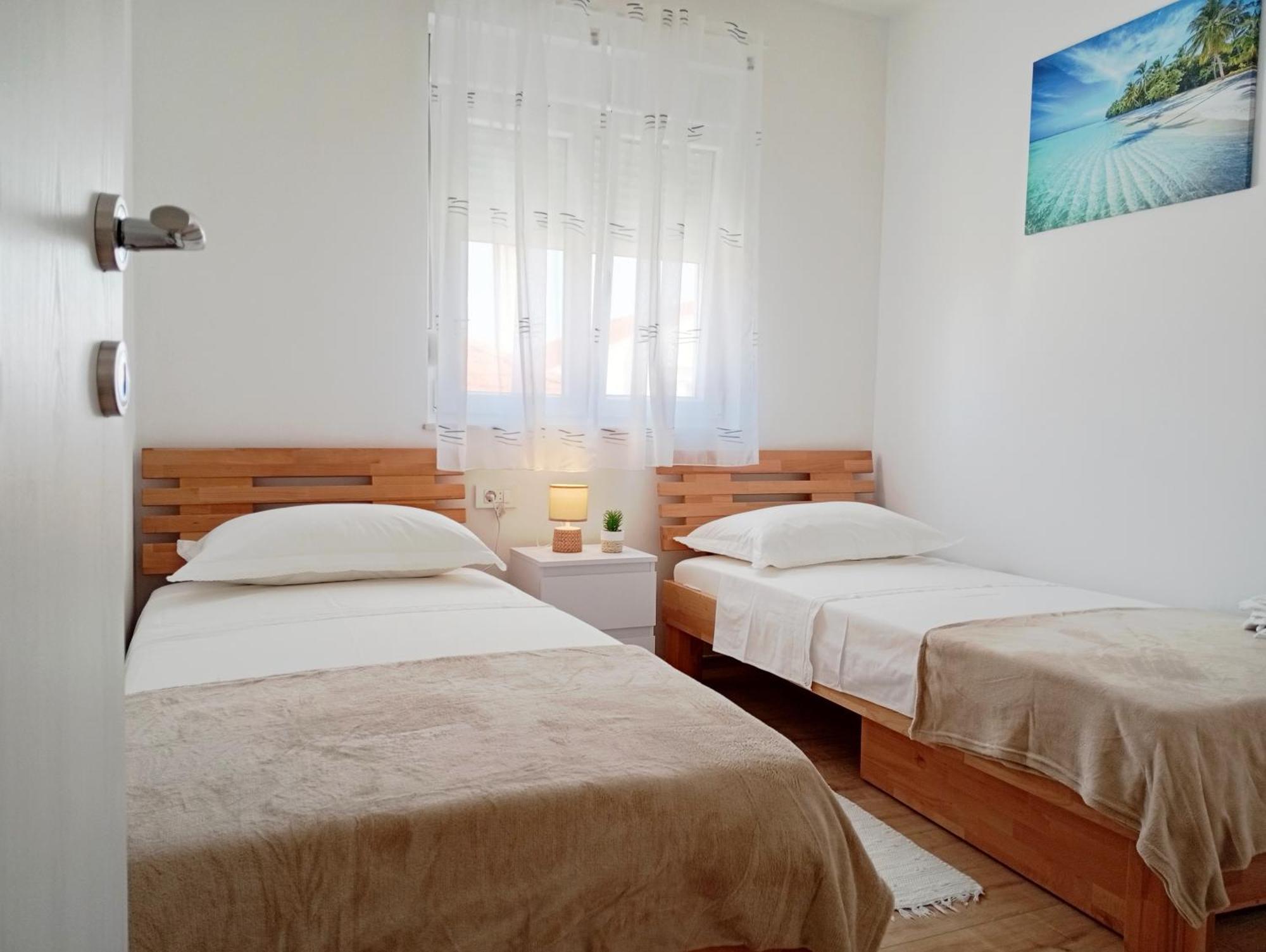 Apartments Villa Odesa With Shared Pool Zadar Eksteriør billede