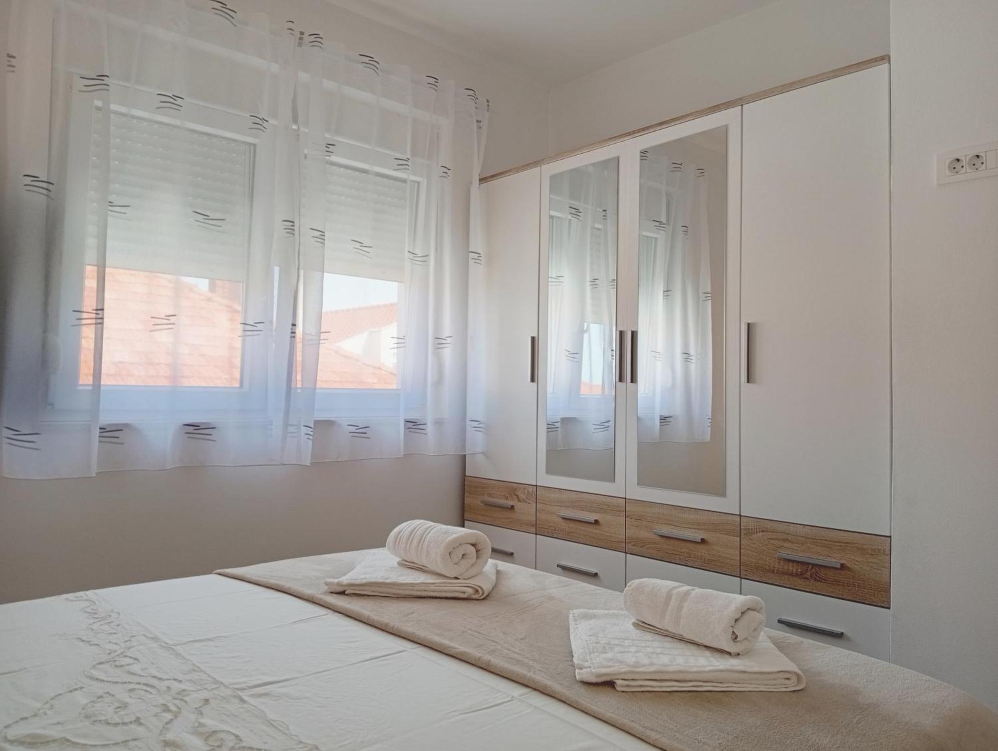 Apartments Villa Odesa With Shared Pool Zadar Eksteriør billede