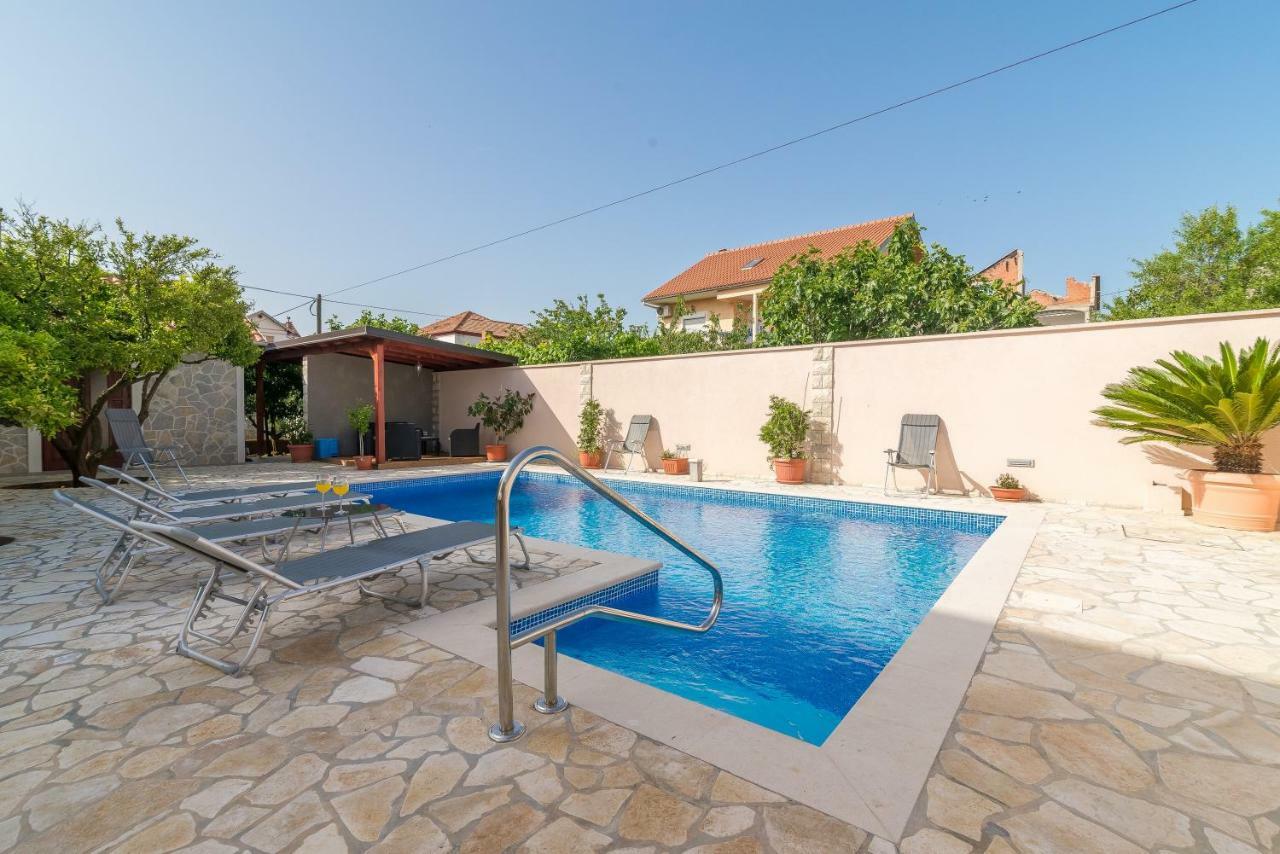 Apartments Villa Odesa With Shared Pool Zadar Eksteriør billede