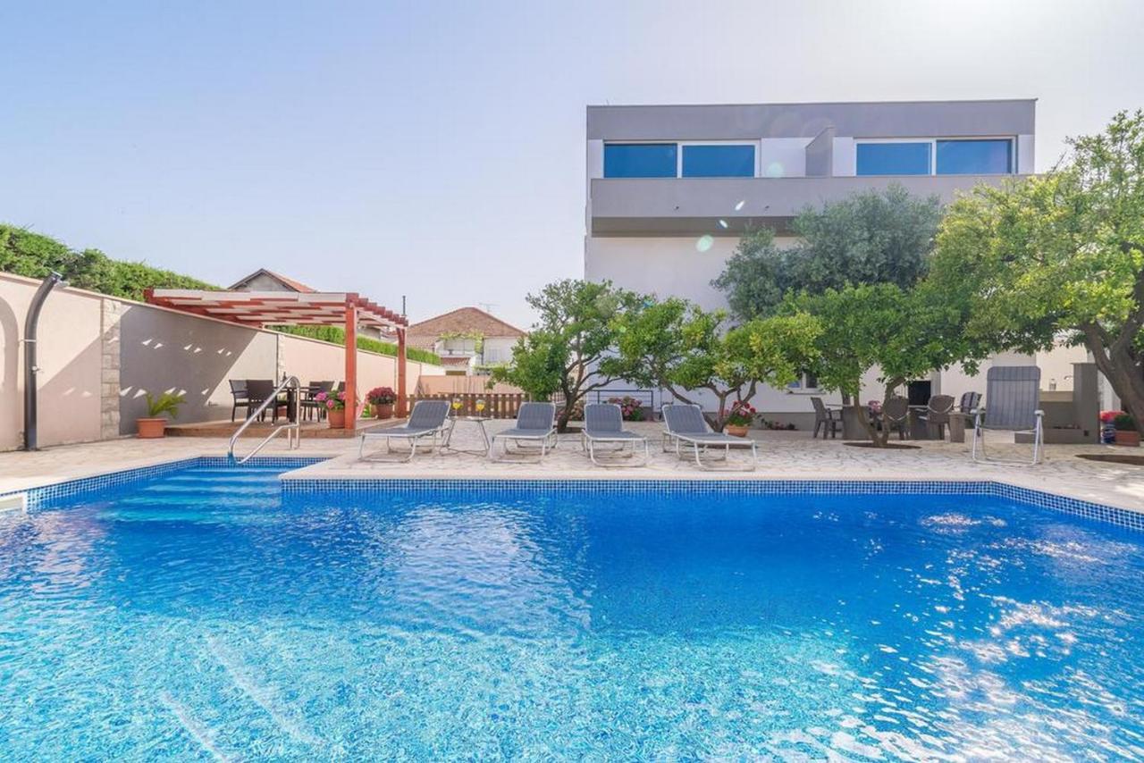 Apartments Villa Odesa With Shared Pool Zadar Eksteriør billede