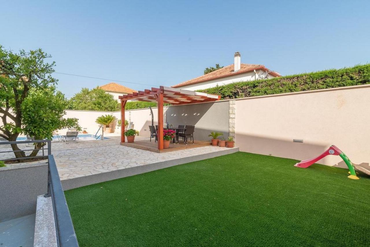 Apartments Villa Odesa With Shared Pool Zadar Eksteriør billede